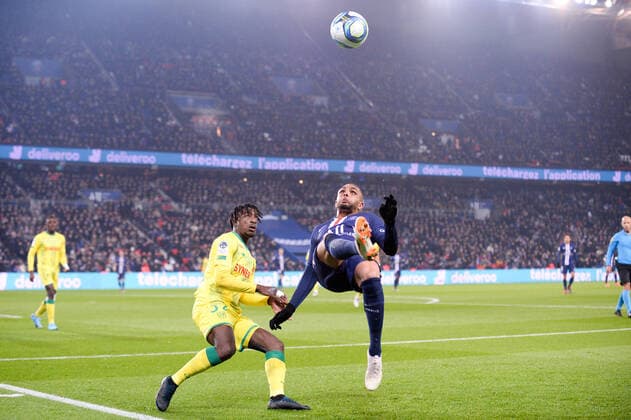Sport Bilder des Tages 20 LAYVIN KURZAWA (PSG) - 32 ABDOUL KADER BAMBA (NAN) - RETOURNE ACROBATIQUE FOOTBALL : Paris SG vs Nantes - Ligue 1 Conforama - 04 12 2019 FEP Panoramic 
