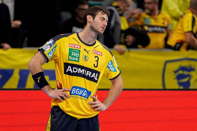 Uwe Gensheimer RNL, 3 , disappointed about the defeat, disappointment after the final whistle, highlight, loser, lost, frustration, disappointed, pessimistic, 04 12 2019, Mannheim Germany , Handball, DHB Cup, Rhein Neckar Löwen TSV Hannover Burgdorf xozx
