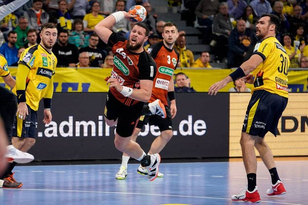 Ilija Brozovic Hannover, 44 , at the jump throw, throw, goal throw, action, action, game scene, 04 12 2019, Mannheim Germany , Handball, DHB Cup, Rhein Neckar Löwen TSV Hannover Burgdorf xozx
