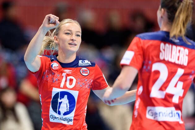 191205 Stine Bredal Oftedal of Norway celebrates during the Women s World Handball Championship game between Norway and Angola on December 5, 2019 in Kumamoto Photo Daniel Stiller Bildbyran kod DS 59416 bbeng dam women handball handboll world handball championship 2019 norway norge handball vm angola jubel,  Copyright: DANIELxSTILLER BB191205DS005