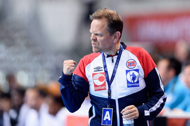C191205 Thorir Hergeirsson, head coach of Norway celebrates during the Women s World Handball Championship game between Norway and Angola on December 5, 2019 in Kumamoto Photo Daniel Stiller Bildbyran kod DS 59416 bbeng dam women handball handboll world handball championship 2019 norway norge handball vm angola jubel,  Copyright: DANIELxSTILLER BB191205DS008