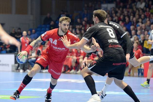 Domagoj Pavlovic MT Melsungen on the Ball , Gunnar Dietrich Eulen Ludwigshafen R , GER, MT Melsungen Die Eulen Ludwigshafen, Handball, 1 Bundesliga Maenner, 05 12 2019, GER, MT Melsungen Eulen Ludwigshafen, Handball, 1 Liga Maenner, 05 12 2019 Kassel Copyright: xSippel xEibner-Pressefotox EP_rsl
