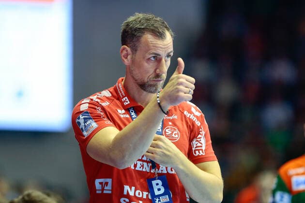 05 12 2019, xtgx, Handball Liqui Moly HBL, SC Magdeburg SG Flensburg Handewitt emspor, v l Maik Machulla Flensburg, coach thumbs up, gives instructions, gestures with arms, gesticulate, gives instructions GETEC Arena