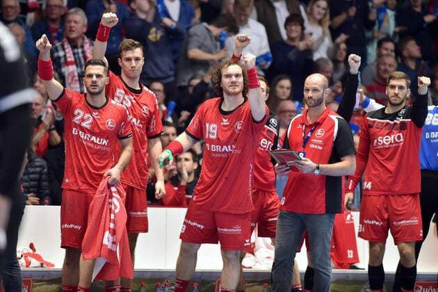 Cheers at Timm Schneider MT Melsungen M , Michael Allendorf L , Stefan Salger, Heiko Grimm Trainer MT Melsungen 2 v R , GER, MT Melsungen Die Eulen Ludwigshafen, Handball, 1 Bundesliga Maenner, 05 12 2019, GER, MT Melsungen Eulen Ludwigshafen, Handball, 1 Liga Maenner, 05 12 2019 Kassel Copyright: xSippel xEibner-Pressefotox EP_rsl