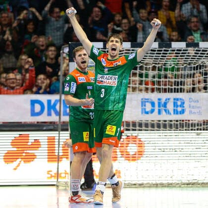 05 12 2019, xtgx, Handball Liqui Moly HBL, SC Magdeburg SG Flensburg Handewitt emspor, v l Albin Lagergren Magdeburg, 23 , Piotr Chrapkowski Magdeburg, 3 cheers for victory, cheers after end of game GETEC Arena