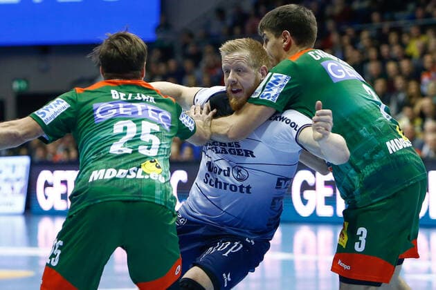 05 12 2019, xtgx, Handball Liqui Moly HBL, SC Magdeburg SG Flensburg Handewitt emspor, v l Marko Bezjak Magdeburg, 25 , Jim Gottfridsson Flensburg, 24 , Piotr Chrapkowski Magdeburg, 3 total, duel, fight, tackle GETEC Arena