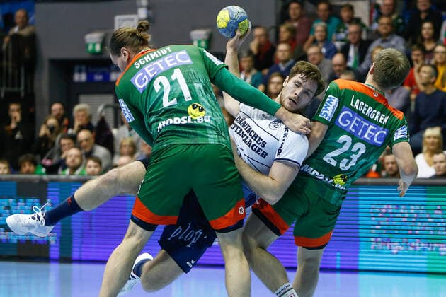 05 12 2019, xtgx, Handball Liqui Moly HBL, SC Magdeburg SG Flensburg Handewitt emspor, v l Erik Schmidt Magdeburg, 21 , Simon Jeppsson Flensburg, 17 , Albin Lagergren Magdeburg, 23 Duel, Duel, Battle, tackle GETEC Arena