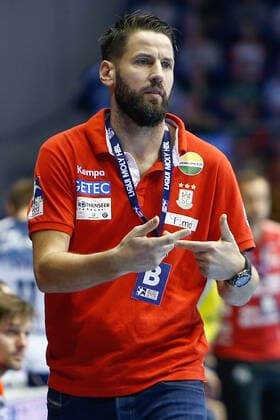 05 12 2019, xtgx, Handball Liqui Moly HBL, SC Magdeburg SG Flensburg Handewitt emspor, v l Bennet Wiegert Magdeburg, trainer gives instructions, gesticulated with arms, gesticulate, gives instructions GETEC Arena