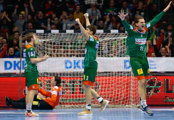 05 12 2019, xtgx, Handball Liqui Moly HBL, SC Magdeburg SG Flensburg Handewitt emspor, v l Albin Lagergren Magdeburg, 23 , Piotr Chrapkowski Magdeburg, 3 , Erik Schmidt Magdeburg, 21 Jubel über den Sieg, Jubel nach Spielende GETEC Arena