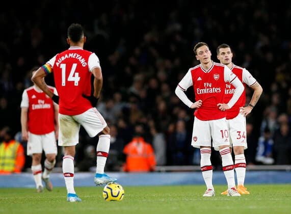 Bilder des Jahres 2019, Sport 12 Dezember Sport Themen der Woche KW49 Sport Bilder des Tages Arsenal s Mesut Ozil looks on dejected after Brighton s second goal during the Premier League match at the Emirates Stadium, London. Picture date: 5th December 2019. Picture credit should read: David Klein Sportimage EDITORIAL USE ONLY. No use with unauthorised audio, video, data, fixture lists, club league logos or live services. Online in-match use limited to 120 images, no video emulation. No use in betting, games or single club league player publications. SPI-0352-0041