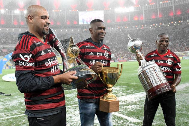Bilder des Jahres 2019, Sport 12 Dezember Sport Themen der Woche KW49 Sport Bilder des Tages Flamengo x Avaí RIO DE JANEIRO, RJ - 05.12.2019: FLAMENGO X AVAÍ - Adriano, Juan and Adilio with the cups during Flamengo x Avaí, a match valid for the 37th round of the Brazilian Championship, held at the Maracanã stadium, located in the city of Rio de Janeiro (RJ), on Thursday night (05). (Photo: Celso Pupo Fotoarena) x1842853x  CelsoxPupo