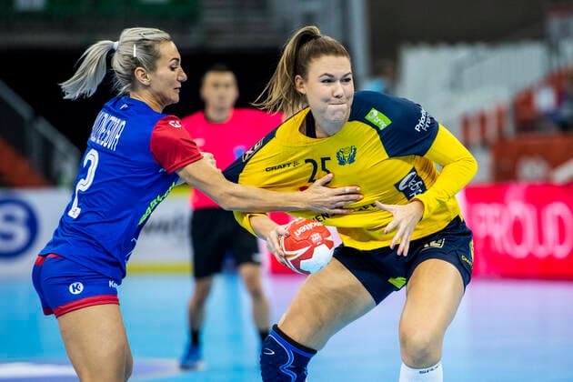 191206 Polina Kuznetsova of Russia and Mikaela Brass of Sweden during the Womens World Handball Championship match between Russia and Sweden on December 6, 2019 in Kumamoto Photo Ludvig Thunman BILDBYRAN code LT 35695 bbeng dam womens handball world handball championship 2019 sweden russia russia russia,  Copyright: LUDVIGxTHUNMAN BB191206LT016