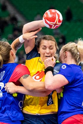 Bilder des Jahres 2019, Sport 12 Dezember Sport Themen der Woche KW49 191206 Isabelle Gullden of Sweden during the Women s World Handball Championship match between Russia and Sweden on December 6, 2019 in Kumamoto. Photo: Ludvig Thunman BILDBYRAN kod LT 35695 bbeng dam women handball handboll world handball championship 2019 sverige sweden ryssland russia *** 191206 Isabelle Gullden of Sweden during the Womens World Handball Championship match between Russia and Sweden on December 6, 2019 in Kumamoto Photo Ludvig Thunman BILDBYRAN code LT 35695 bbeng dam women handball handball world 2019 championship sweden russia russia,  Copyright: LUDVIGxTHUNMAN BB191206LT017