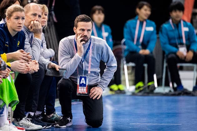 191206 head coach Henrik Signell and assistant coach Janne Ekman of Sweden during the Womens World Handball Championship match between Russia and Sweden on December 6, 2019 in Kumamoto Photo Ludvig Thunman BILDBYRAN kod LT 35695 bbeng dam women handball handball world handball championship 2019 sweden russia russia,  Copyright: LUDVIGxTHUNMAN BB191206LT022