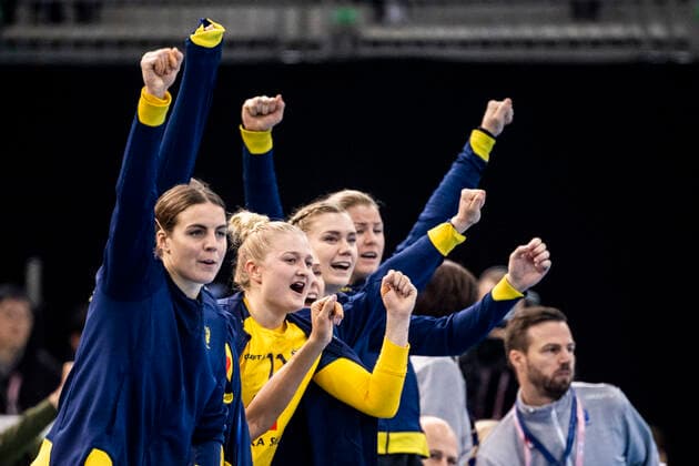 191206 Player of Sweden celebrate during the Women s World Handball Championship match between Russia and Sweden on December 6, 2019 in Kumamoto Photo Ludvig Thunman BILDBYRAN kod LT 35695 bbeng dam women handball handboll world handball championship 2019 sverige sweden ryssland russia jubel celebration,  Copyright: LUDVIGxTHUNMAN BB191206LT023