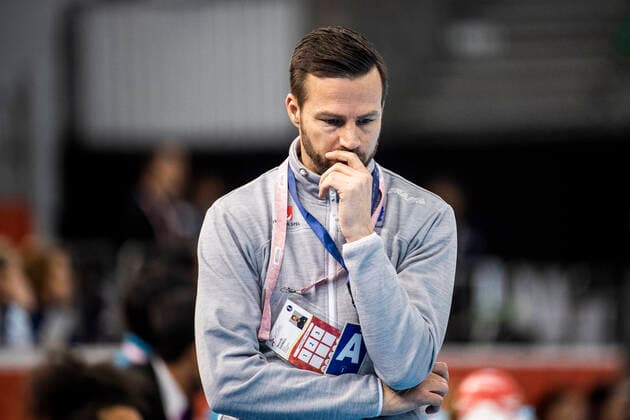 191206 head coach Henrik Signell of Sweden looks dejected during the Women s World Handball Championship match between Russia and Sweden on December 6, 2019 in Kumamoto Photo Ludvig Thunman BILDBYRAN kod LT 35695 bbeng dam women handball handboll world handball championship 2019 sverige sweden ryssland russia depp dejected,  Copyright: LUDVIGxTHUNMAN BB191206LT055