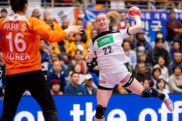 Handball, Women WM 2019, preliminary round, Group B, 5 matchday , Germany Korea v li Saeyoung Park Korea , Maren Weigel Germany Metzingen Yamaga Yamaga Overall Gymnasium Kumamoto Japan