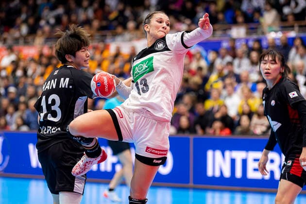 Handball, Women WM 2019, preliminary round, group B, 5 matchday , Germany Korea v li Miseul Han Korea , Julia Behnke Germany Rostov Don Yamaga Yamaga Overall Gymnasium Kumamoto Japan