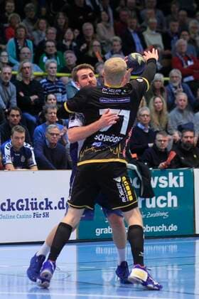 2 Bundesliga Handball VfL Luebeck Schwartau HSC 2000 Coburg 06 12 2019, Hansehalle Luebeck, GER, 2 Bundesliga Handball VfL Luebeck Schwartau HSC 2000 Coburg in picture shows Jasper Bruhn VfL Luebeck Schwartau in duel against Andreas Schröder Schroeder HSC 2000 Coburg nordphotox xTauchnitz nph00059
