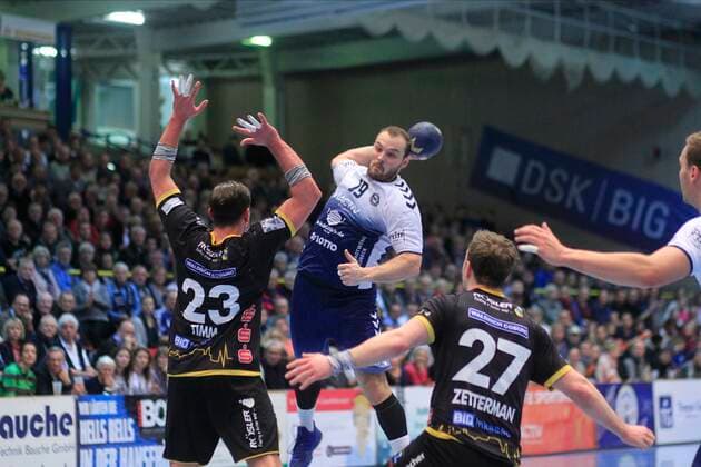 2 Bundesliga Handball VfL Luebeck Schwartau HSC 2000 Coburg 06 12 2019, Hansehalle Luebeck, GER, 2 Bundesliga Handball VfL Luebeck Schwartau HSC 2000 Coburg picture shows Jan Schult VfL Luebeck Schwartau jumping over Marcel Timm HSC 2000 Coburg and Pontus Zetterman HSC 2000 Coburg nordphotox xTauchnitz nph00059