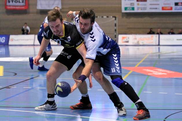 2 Bundesliga Handball VfL Luebeck Schwartau HSC 2000 Coburg 06 12 2019, Hansehalle Luebeck, GER, 2 Bundesliga Handball VfL Luebeck Schwartau HSC 2000 Coburg in picture shows Pontus Zetterman HSC 2000 Coburg and Markus Hansen VfL Luebeck Schwartau fight for the ball nordphotox xTauchnitz nph00059