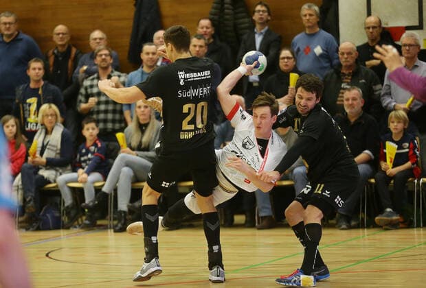 Bietigheim , Handball 2 Bundesliga SG BBM Bietigheim vs TuS Ferndorf , from left Tim Dahlhaus BBM Julian Schneider Ferndorf Christian Schäfer BBM