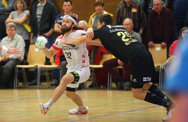 Bietigheim , Handball 2 Bundesliga SG BBM Bietigheim vs TuS Ferndorf , from left Julius Lindskog Andersson Ferndorf Tim Dahlhaus BBM