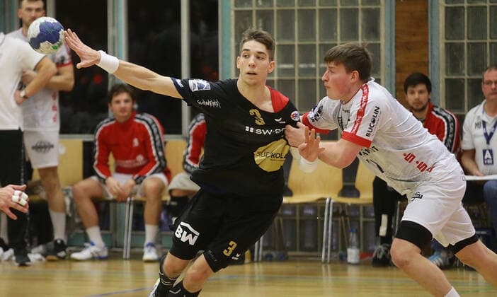 Bietigheim , Handball 2 Bundesliga SG BBM Bietigheim vs TuS Ferndorf , from the left Nikola Vlahovic BBM Matthis Michel Ferndorf