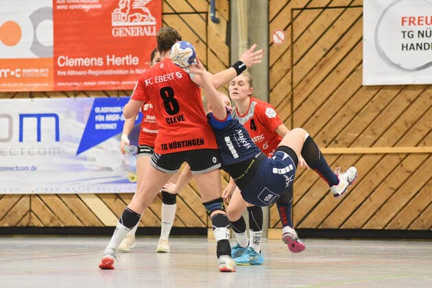 Aylin Bok SG H2Ku Herrenberg Kuties 8 against Delia Cleve TG Nuertingen 8 TG Nuertingen, handball, league game, 06 12 2019, photo TBaur Eibner TG Nuertingen vs SG H2ku Herrenberg Kuties Nuertingen Copyright: xBaur xEibner-Pressefotox EP_Toba