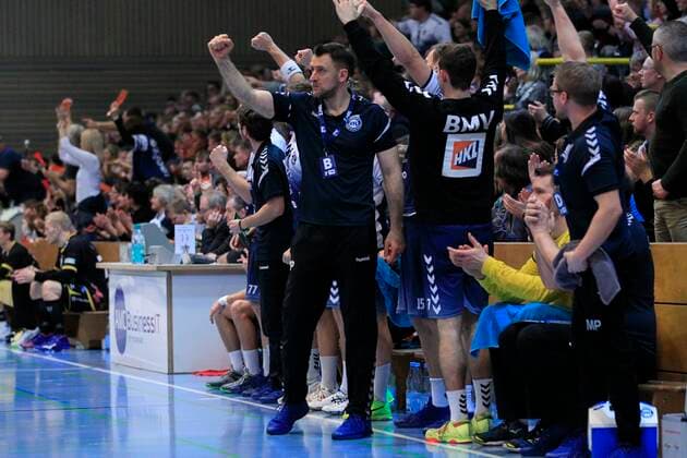 2 Bundesliga Handball VfL Luebeck Schwartau HSC 2000 Coburg 06 12 2019, Hansehalle Luebeck, GER, 2 Bundesliga Handball VfL Luebeck Schwartau HSC 2000 Coburg in the picture picture shows cheering coach Piotr Przybecki VfL Luebeck Schwartau cheering nordphotox xTauchnitz nph00059