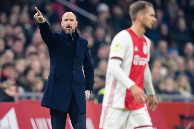 (L-R) coach Erik ten Hag of Ajax, Siem de Jong of Ajax during the Dutch Eredivisie match between Ajax Amsterdam and Willem II Tilburg at the Johan Cruijff Arena on December 06, 2019 in Amsterdam, The Netherlands Dutch Eredivisie 2019 2020 xVIxANPxSportx xGerritxvanxKeulenxIVx 402955932