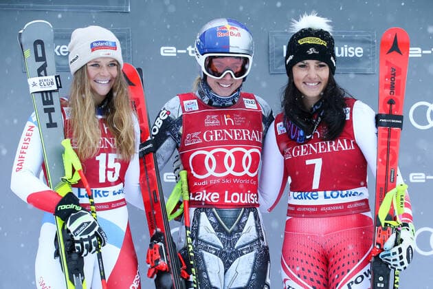 Bilder des Jahres 2019, Sport 12 Dezember Sport Themen der Woche KW49 Sport Bilder des Tages ALPINE SKIING - FIS WC Lake Louise LAKE LOUISE,CANADA,06.DEC.19 - ALPINE SKIING - FIS World Cup, downhill, ladies. Image shows the rejoicing of Corinne Suter (SUI), Ester Ledecka (CZE) and Stephanie Venier (AUT). GEPAxpictures xWolfgangxGrebien