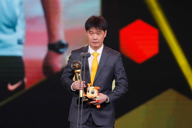 SHANGHAI, CHINA - DECEMBER 07: Head coach Li Xiaopeng receives trophy during 2019 Ping An Chinese Football Association Super League Award Ceremony on December 7, 2019 in Shanghai, China.  Copyright: xVCGx CFP111262650064 