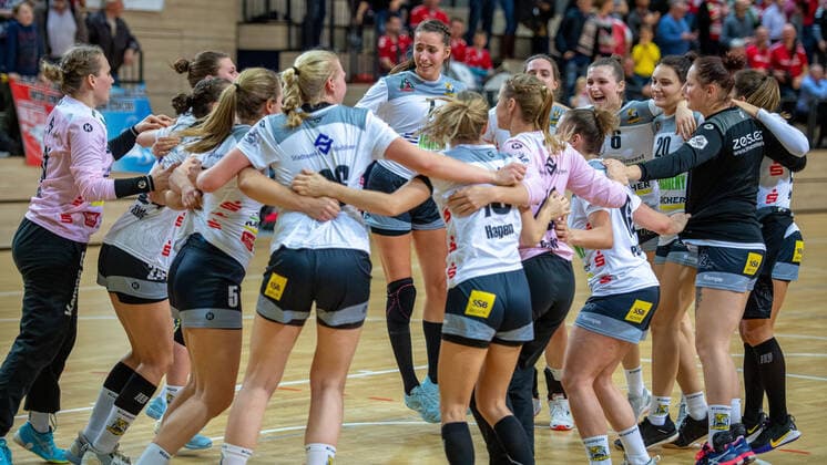 VfL Waiblingen is happy about the one point as if they had won the game SV Union Halle Neustadt Wildcats vs VfL Waiblingen Handball 2 Bundesliga Season 2019 2020 Copyright xVIADATAx xHolgerxJohnx Halle Saale Sachsen Anhalt Germany