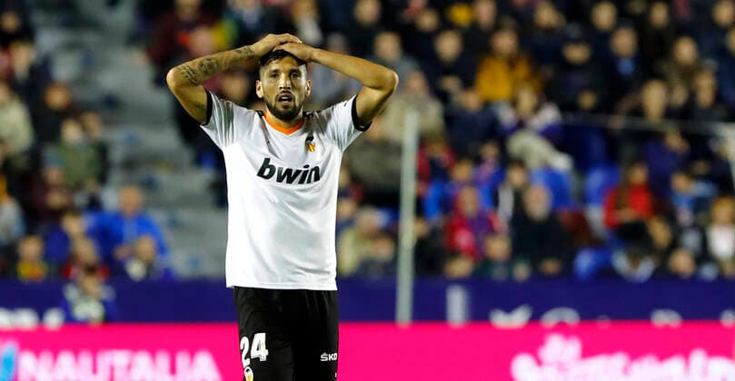 Partido de LaLiga Santander entre el Levante y el Valencia. En la imagen, Garay. LaLiga Santander match between Levante and Valencia. In this picture, Garay. 