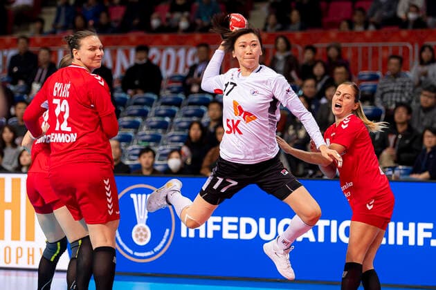 Handball, Women WM 2019, Main Round, Group 1, 6 Matchday , Serbia Korea v li Dragana Cvijic Serbia , Haein Sim Korea Kumamoto Aqua Dome Kumamoto Japan