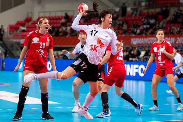 Handball, Women WM 2019, Main Round, Group 1, 6 Matchday , Serbia Korea v li Marija Obradovic Serbia , Haein Sim Korea Kumamoto Aqua Dome Kumamoto Japan