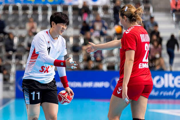 Handball, Women WM 2019, Main Round, Group 1, 6 Matchday , Serbia Korea v li Eun Hee Ryu Korea , Marija Obradovic Serbia Kumamoto Aqua Dome Kumamoto Japan