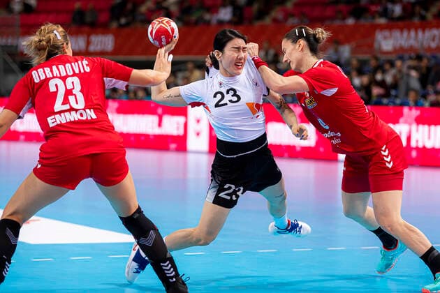 Handball, Women WM 2019, Main Round, Group 1, 6 Matchday , Serbia Korea v li Marija Obradovic Serbia , Migyeong Lee Korea Jovana Stoiljkovic Serbia Kumamoto Aqua Dome Kumamoto Japan