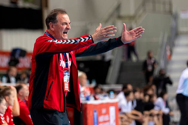 Handball, Women WM 2019, Main Round, Group 1, 6 Matchday , Serbia Korea coach Zivojin Maksic Serbia Kumamoto Aqua Dome Kumamoto Japan