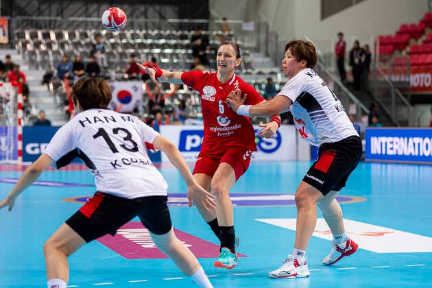 Handball, Women WM 2019, Main Round, Group 1, 6 Matchday , Serbia Korea Jelena Trifunovic Serbia , Eunhye Kang Korea Kumamoto Aqua Dome Kumamoto Japan