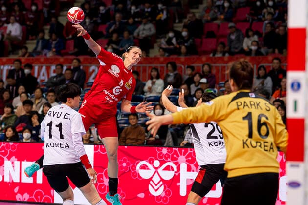 Handball, Women WM 2019, Main Round, Group 1, 6 Matchday , Serbia Korea v li Eun Hee Ryu Korea , Jelena Trifunovic Serbia , Sojeong Yu Korea , Saeyoung Park Korea Kumamoto Aqua Dome Kumamoto Japan