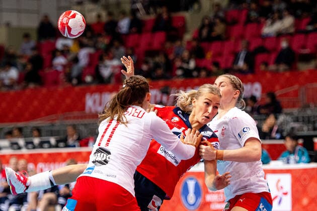 191208 Stine Bredal Oftedal of Norway during the Women s World Handball Championship game between Norway and Denmark on December 8, 2019 in Kumamoto Photo Daniel Stiller Bildbyran kod DS 59420 bbeng dam women handball handboll world handball championship 2019 norway norge handball vm denmark danmark,  Copyright: DANIELxSTILLER BB191208DS018