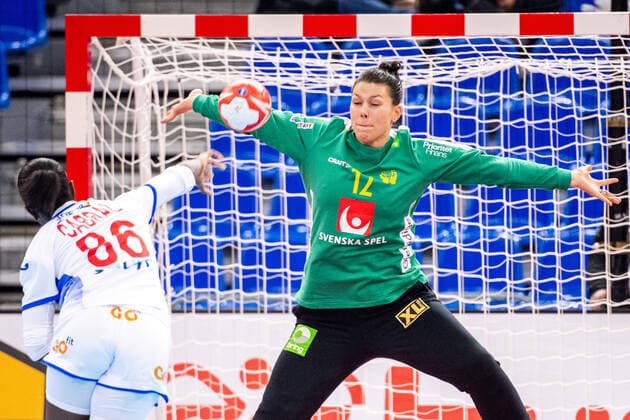 191208 Alexandrina Cabral Barbosa of Spain and goalkeeper Filippa Idehn of Sweden during the Women s World Handball Championship match between Spain and Sweden on December 8, 2019 in Kumamoto Photo Ludvig Thunman BILDBYRAN kod LT 35696 bbeng dam women handball handboll world handball championship 2019 sverige sweden spanien spain,  Copyright: LUDVIGxTHUNMAN BB191208LT002