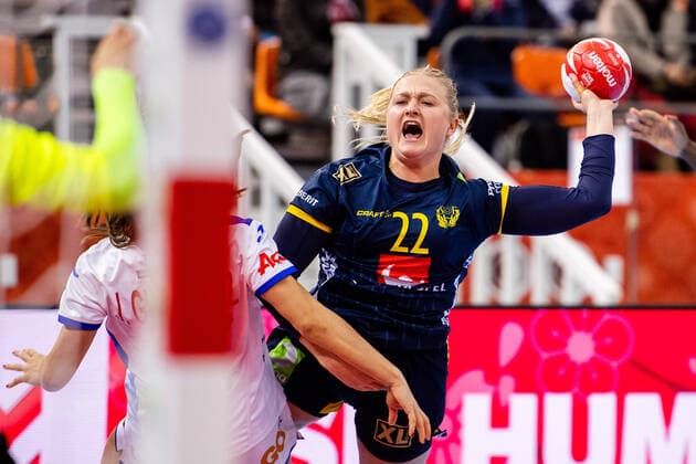 191208 Hanna Blomstrand of Sweden during the Womens World Handball Championship match between Spain and Sweden on December 8, 2019 in Kumamoto Photo Ludvig Thunman BILDBYRAN kod LT 35696 bbeng dam women handball handball world handball championship 2019 sweden sweden spain,  Copyright: LUDVIGxTHUNMAN BB191208LT005