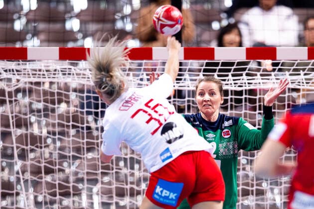 191208 Goalkeeper Silje Solberg of Norway during the Women s World Handball Championship game between Norway and Denmark on December 8, 2019 in Kumamoto Photo Daniel Stiller Bildbyran kod DS 59420 bbeng dam women handball handboll world handball championship 2019 norway norge handball vm denmark danmark,  Copyright: DANIELxSTILLER BB191208DS020