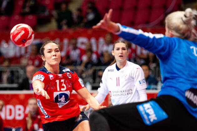 191208 Kari Brattset of Norway during the Women s World Handball Championship game between Norway and Denmark on December 8, 2019 in Kumamoto Photo Daniel Stiller Bildbyran kod DS 59420 bbeng dam women handball handboll world handball championship 2019 norway norge handball vm denmark danmark,  Copyright: DANIELxSTILLER BB191208DS021