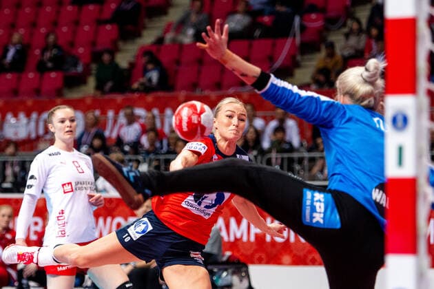 191208 Stine Bredal Oftedal of Norway during the Women s World Handball Championship game between Norway and Denmark on December 8, 2019 in Kumamoto Photo Daniel Stiller Bildbyran kod DS 59420 bbeng dam women handball handboll world handball championship 2019 norway norge handball vm denmark danmark,  Copyright: DANIELxSTILLER BB191208DS023