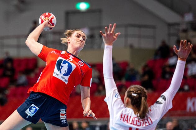 191208 Emilie Hegh Arntzen of Norway during the Women s World Handball Championship game between Norway and Denmark on December 8, 2019 in Kumamoto Photo Daniel Stiller Bildbyran kod DS 59420 bbeng dam women handball handboll world handball championship 2019 norway norge handball vm denmark danmark,  Copyright: DANIELxSTILLER BB191208DS026
