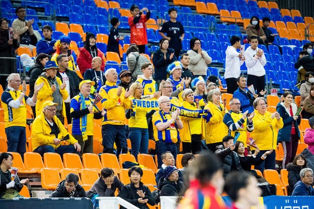 191208 Supporters of Sweden during the Women s World Handball Championship match between Spain and Sweden on December 8, 2019 in Kumamoto Photo Ludvig Thunman BILDBYRAN kod LT 35696 bbeng dam women handball handboll world handball championship 2019 sverige sweden spanien spain publik supporters,  Copyright: LUDVIGxTHUNMAN BB191208LT021
